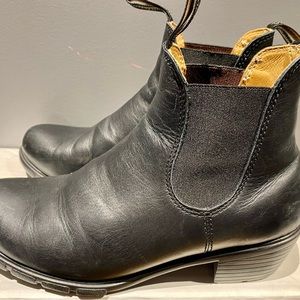 Black Blundstone heeled boots size 8.5
